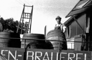 Taufkirchner Bierfahrer mit Holzfässer 1973